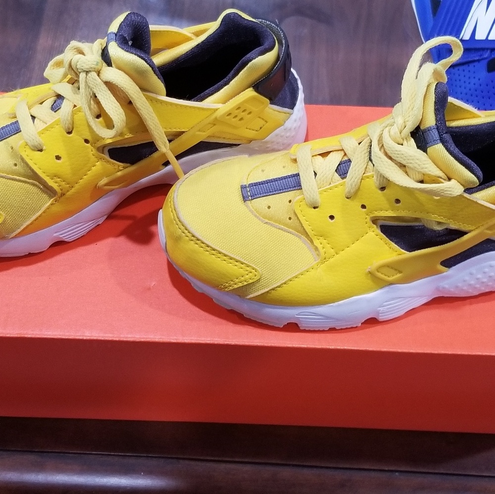 NIKE HUARACHE RUN